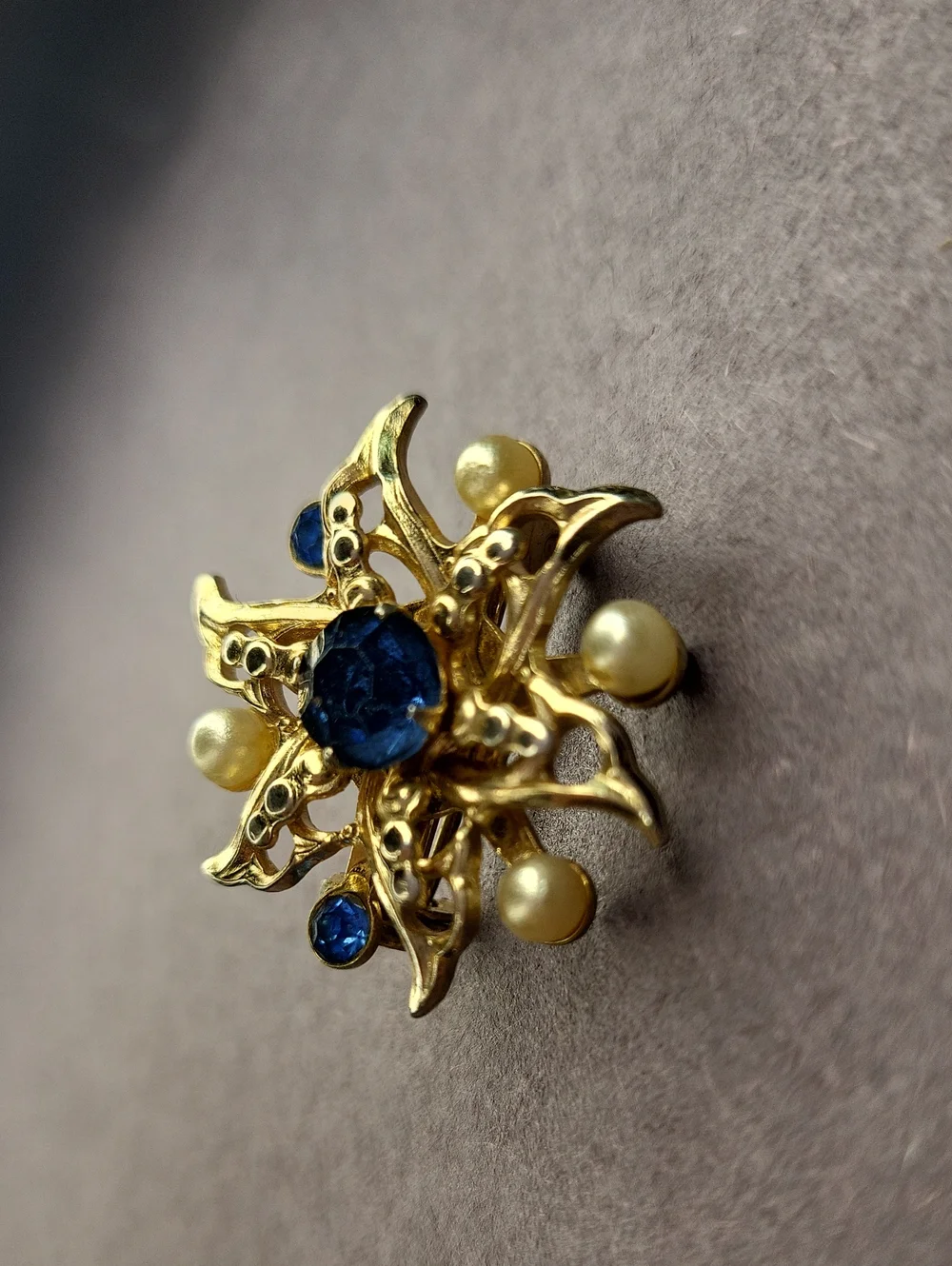 Elegant Gold-Tone Blue Crystal & Pearl Starburst Brooch